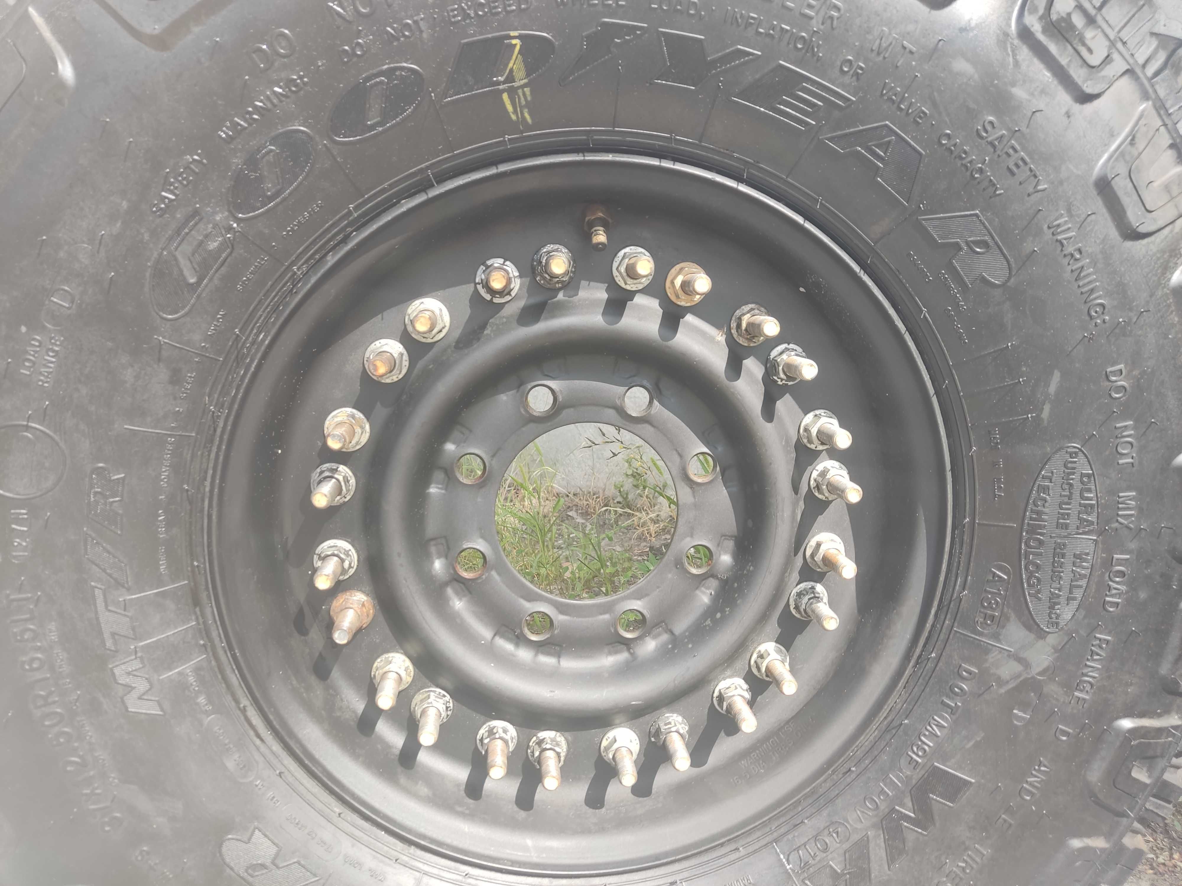Шина 37x12.50R16.5 Goodyear Wrangler MT/R 133N з диском в зборі Хаммер
