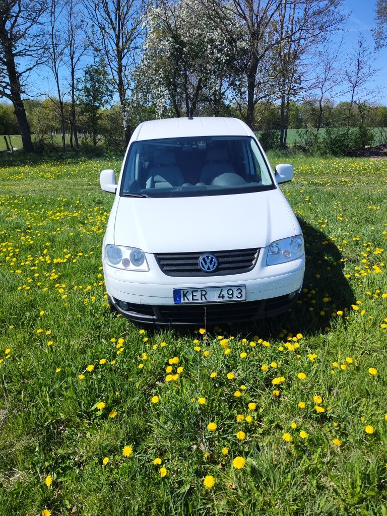 VW Caddy maxsi rok 2009  105km DSG 7-osobowy