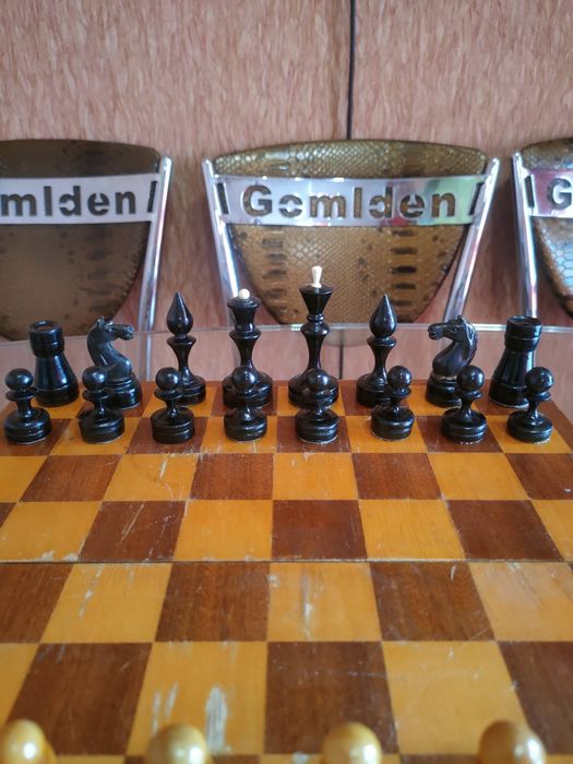 Набор игровой для детей и взрослых  шахматы. Доска 32х32 см.