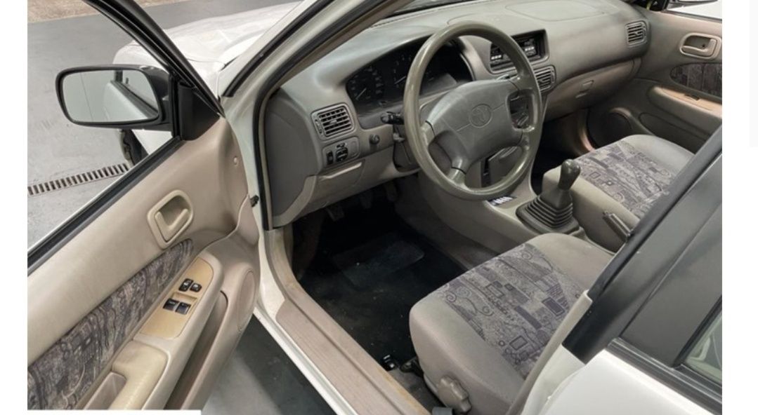 Toyota Corolla 1.3 Terra apenas 118 mil kms