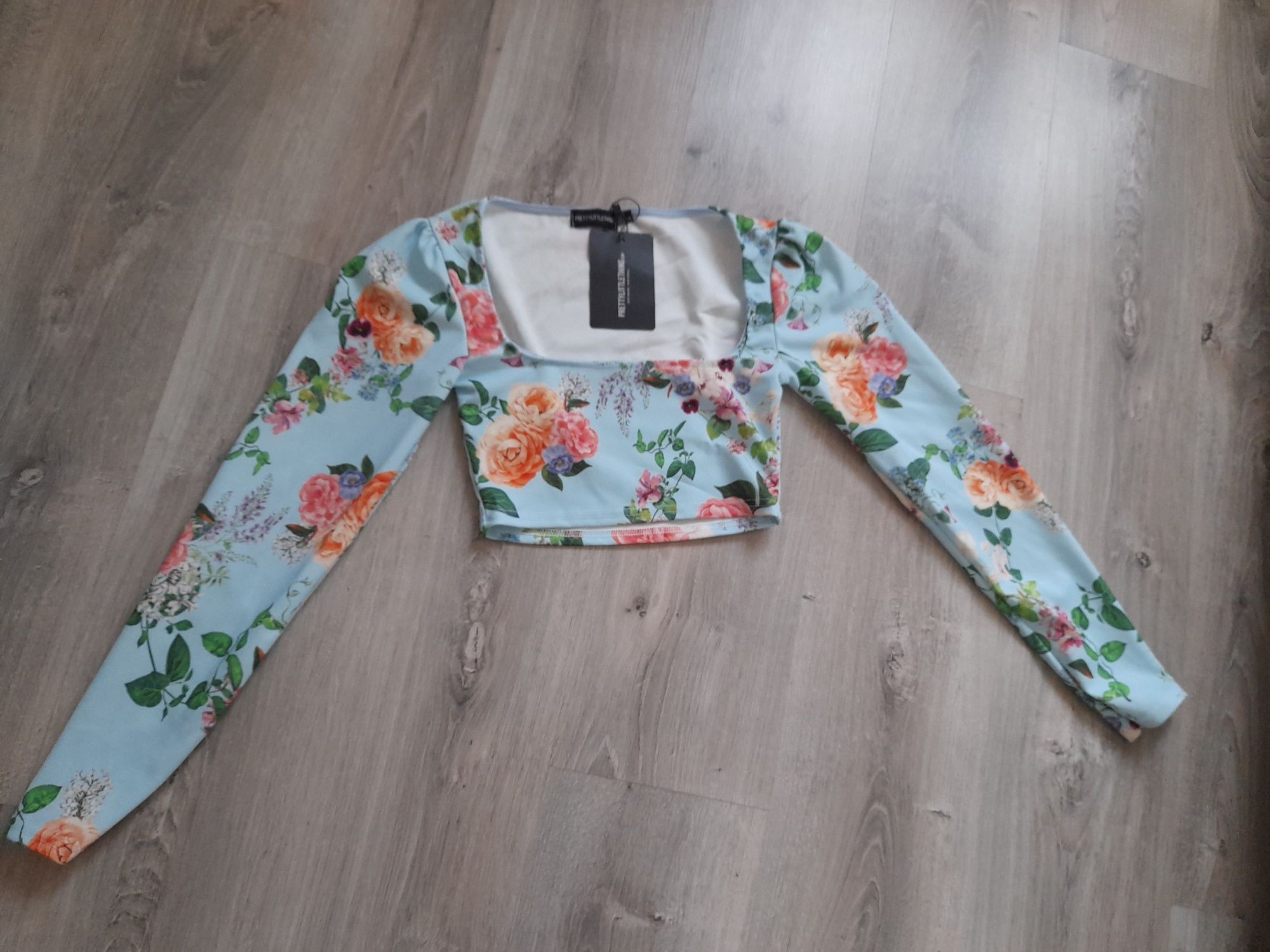 Nowy z metką crop top pretty little thing. Rozmiar xs