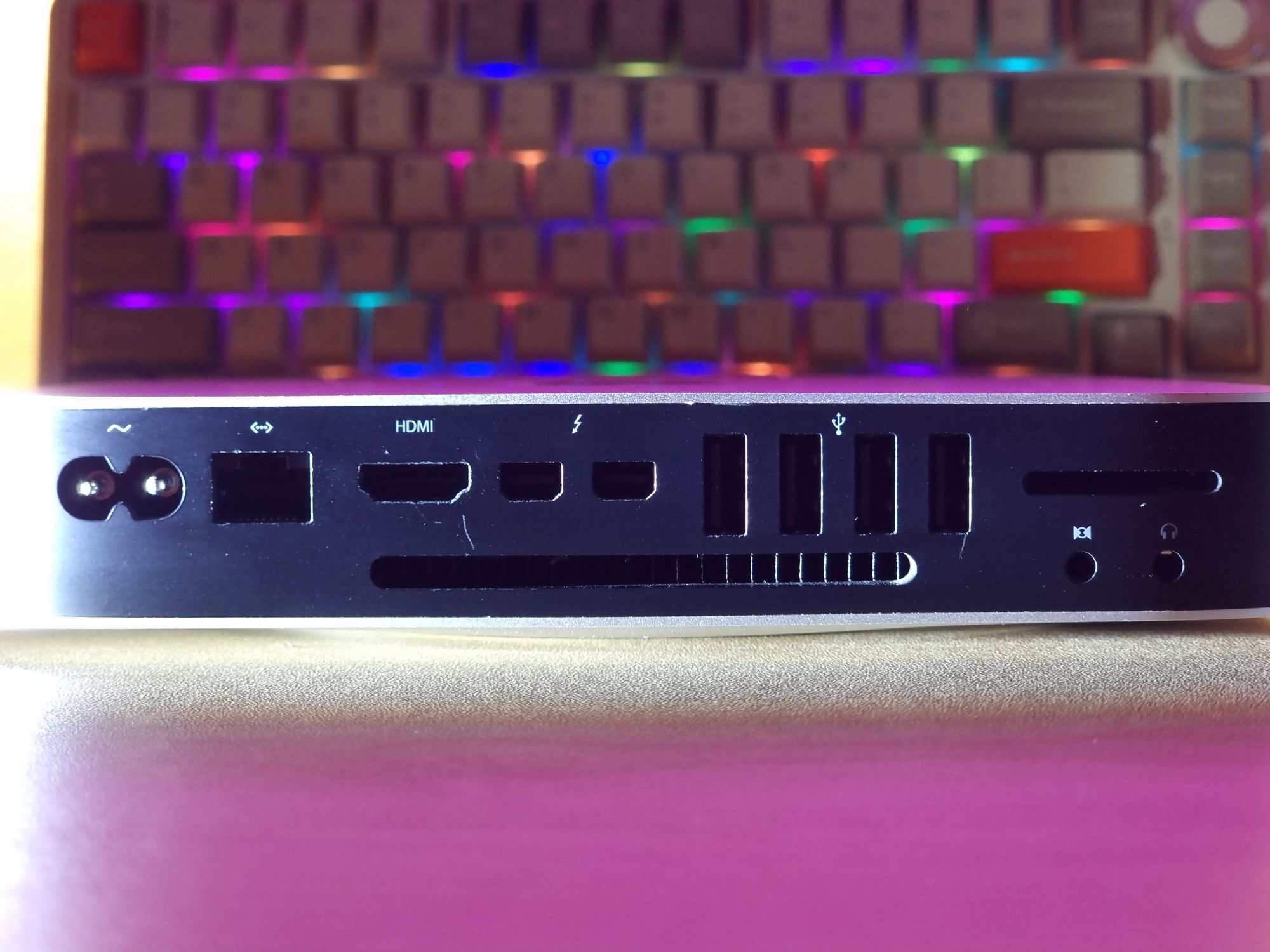 Mac mini late 2014 2.6ghz 8/128gb Sequoia