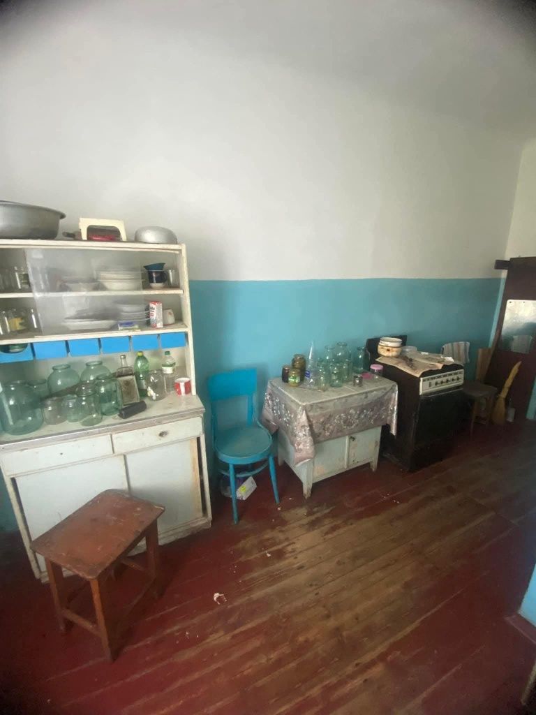 Продам 3- х кімнатну квартиру під ремонт,р-н Залізничного Вокзалу