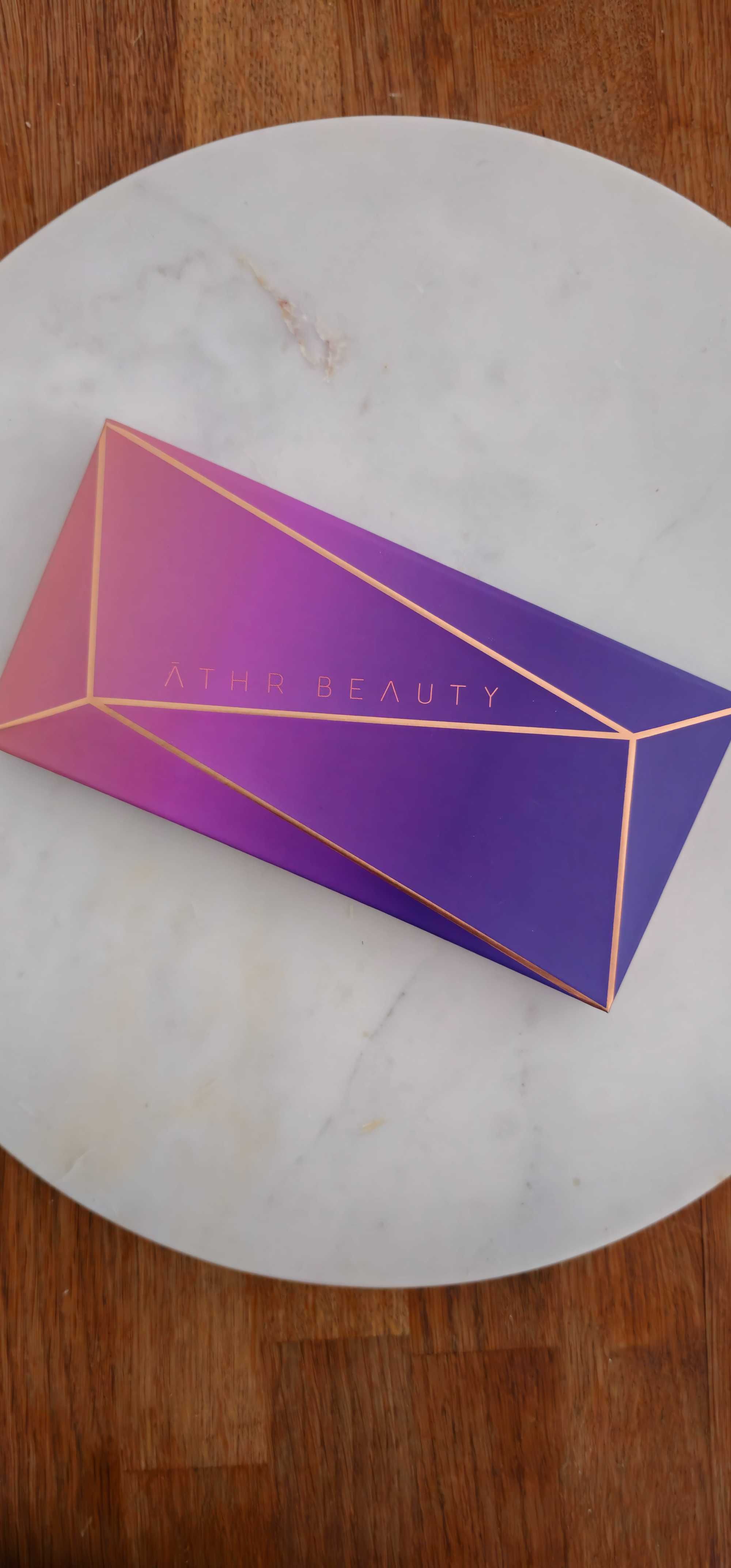 Paleta ĀTHR BEAUTY Moonlight Crystal Palette lekko używane