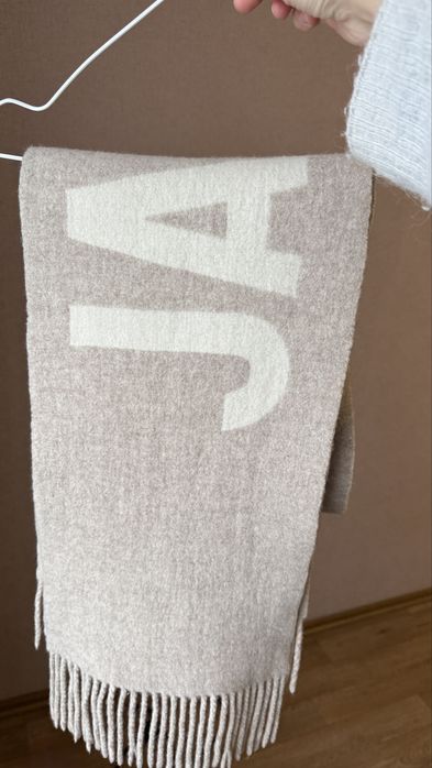 Вовняний шарф від бренду Jacquemus оригінал