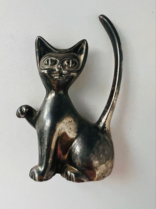 kot, figurka z metalu