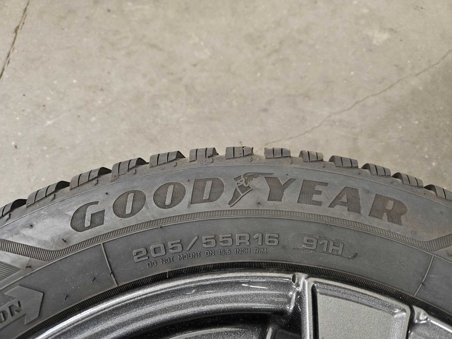 4 Szt 205/55 R16 91H Good Year Ultra Grip 9+  - 2020r - 6,40mm