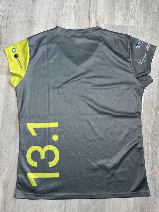 Спортивна футболка