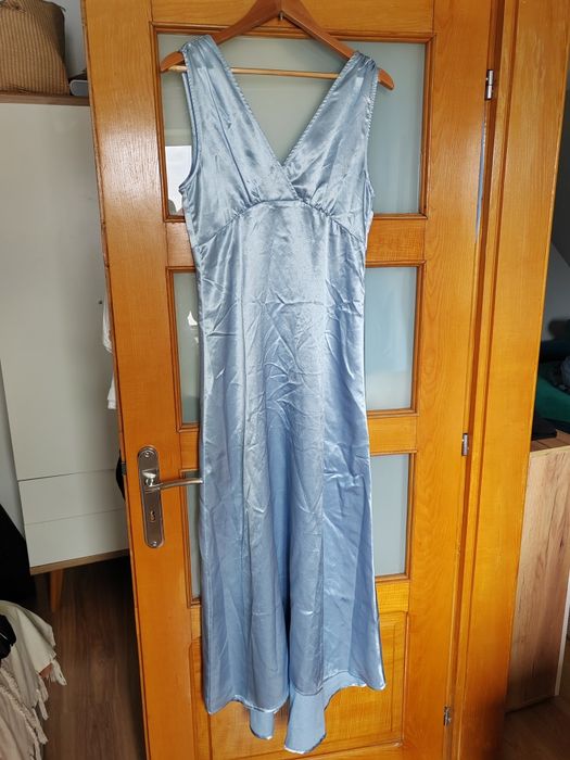 Vila piękna satynowa suknia dluga  jasnoniebieska xl