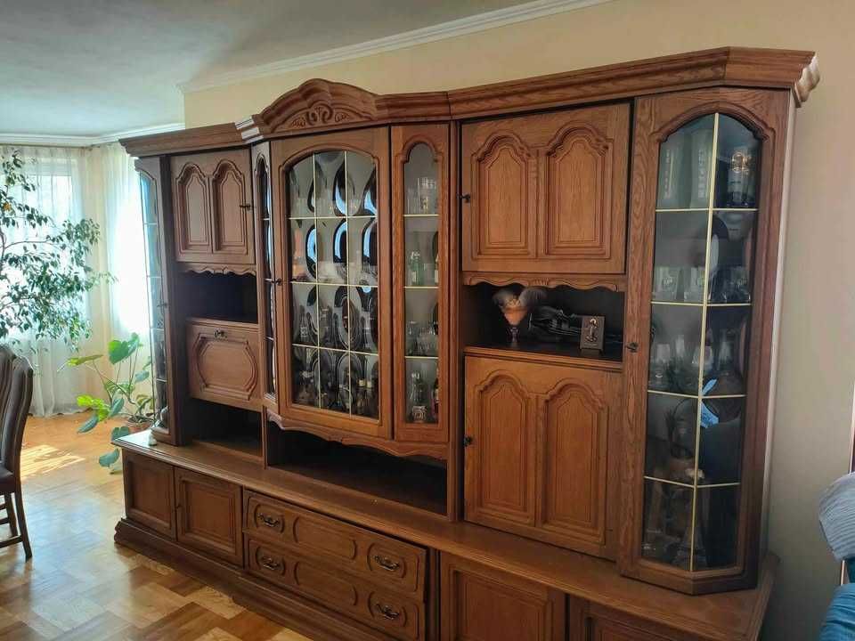 Kredens drewniany