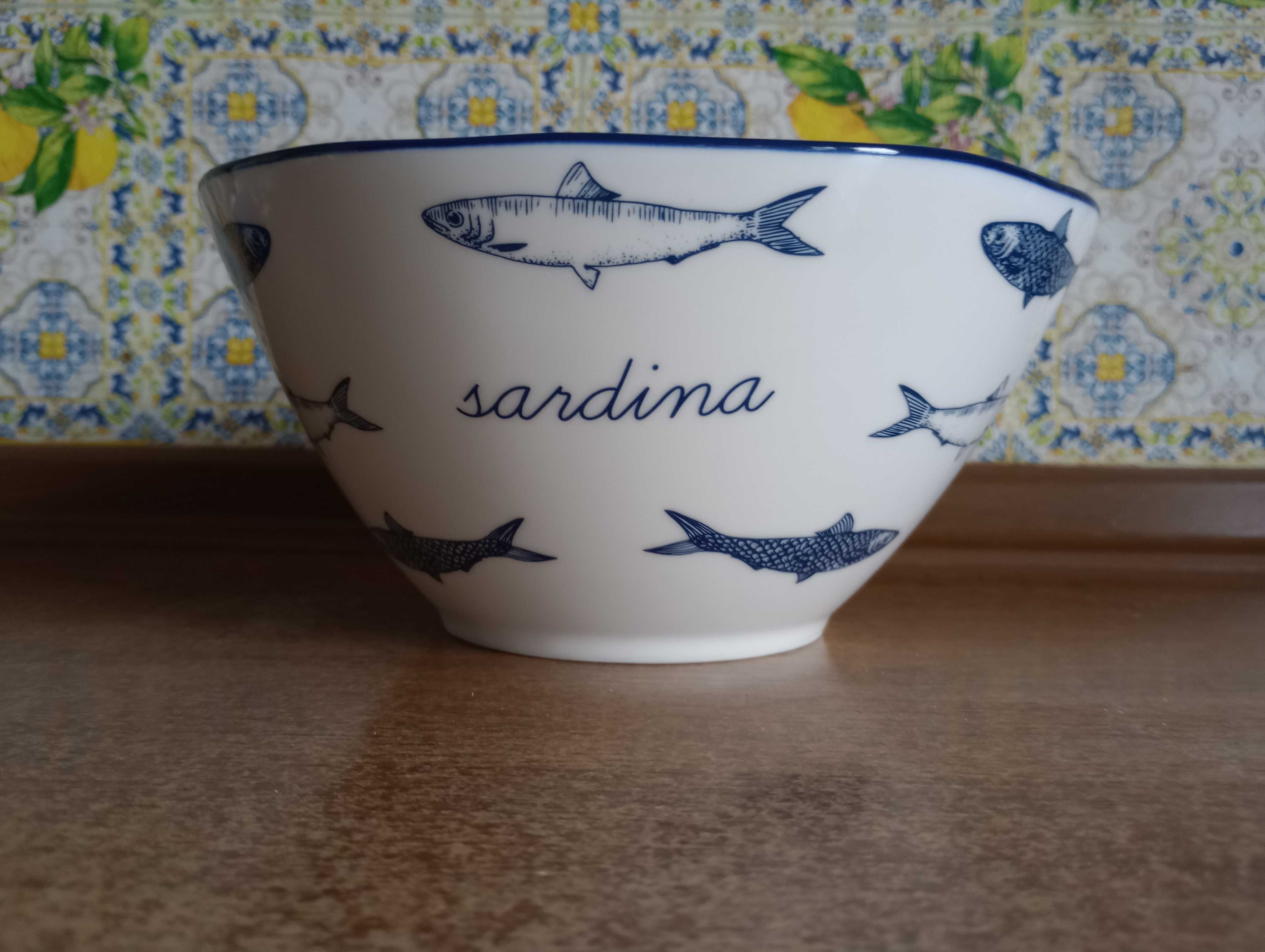 Ceramiczna biała miska w granatowe rybki -Home & you