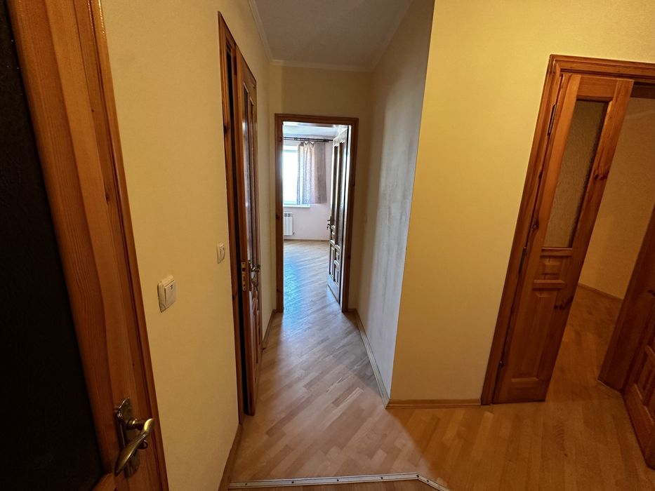 Продам 2 кімнатну в центрі вулиця Тичини