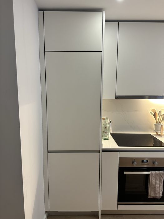 Vendo modulo de cozinha oara cima do frigorifico