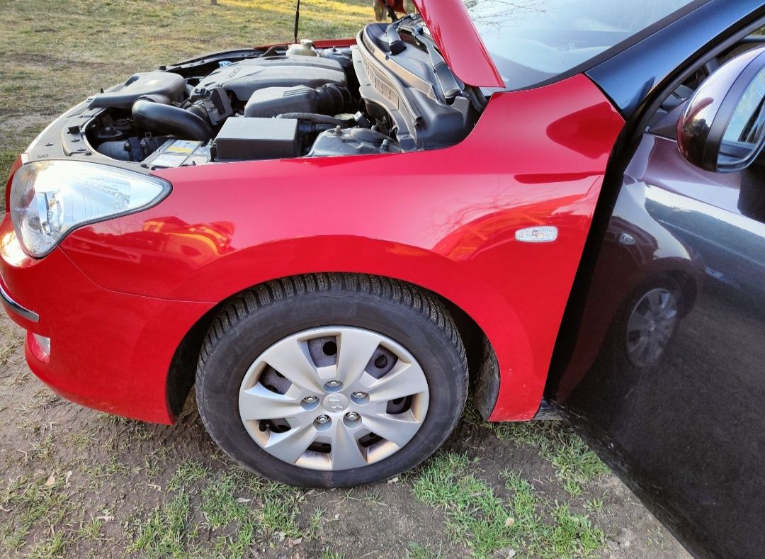 Błotnik Hyundai i30 przód lewy oryginalny lakier