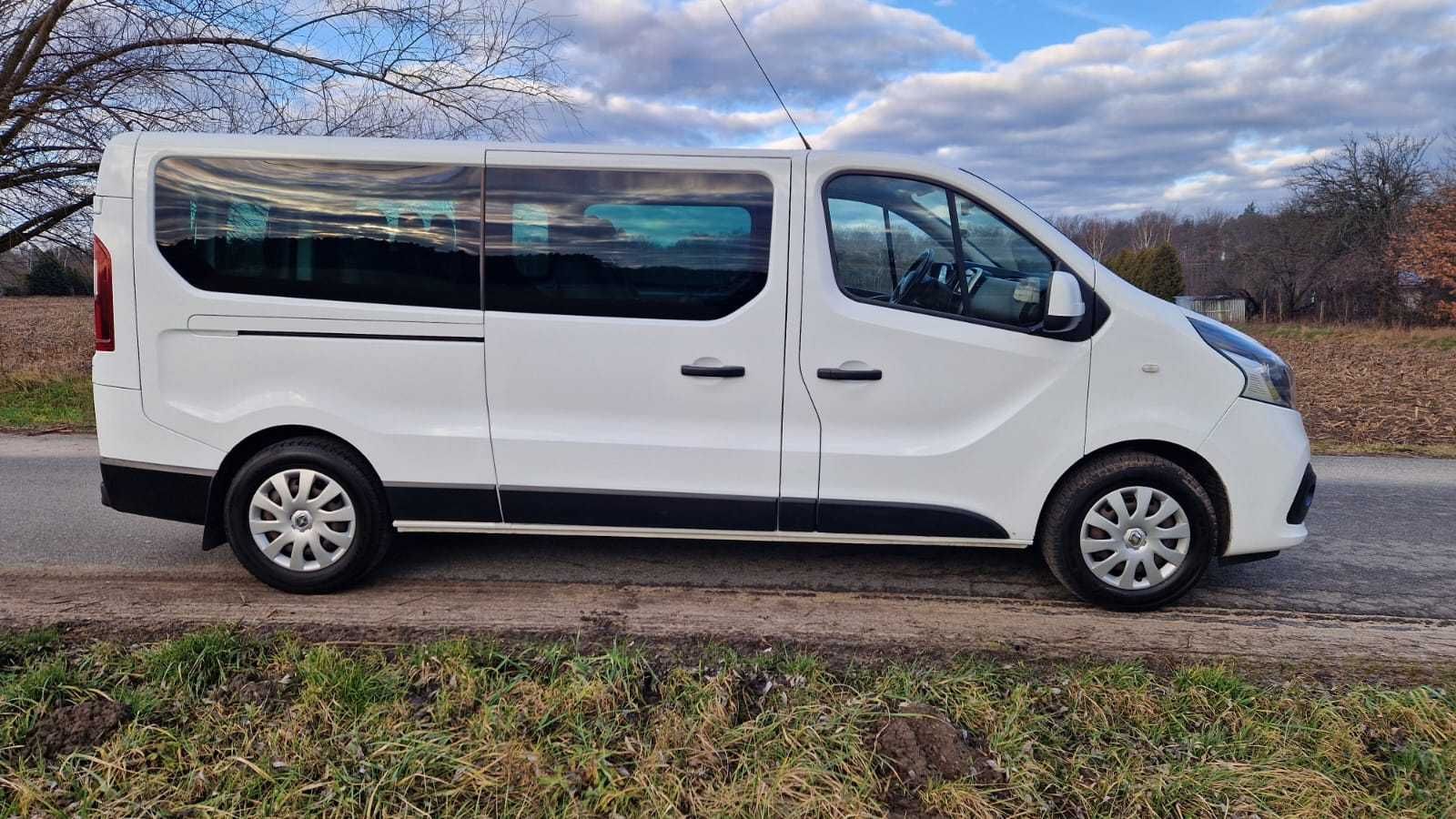 Wynajem busa 9-osobowego Wypożyczalnia busów osobowch/dostawczych