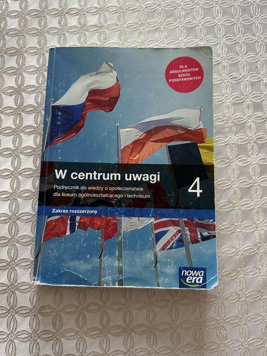 W centrum uwagi, podręcznik do wiedzy o społeczeństwie, zakres rozszer