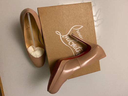 Szpilki Christian Louboutin nude roz. 38