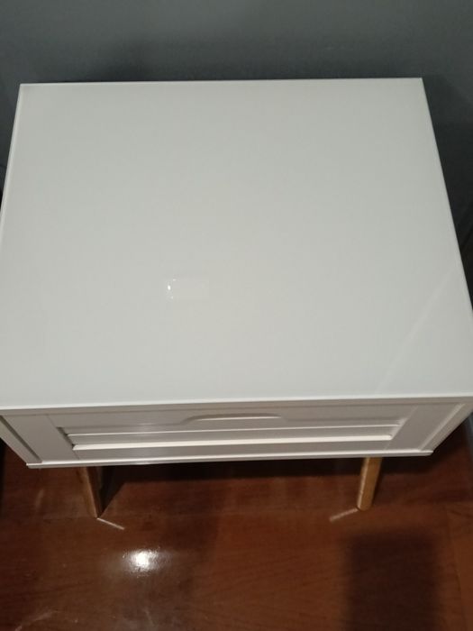 Mesinha de cabeceira