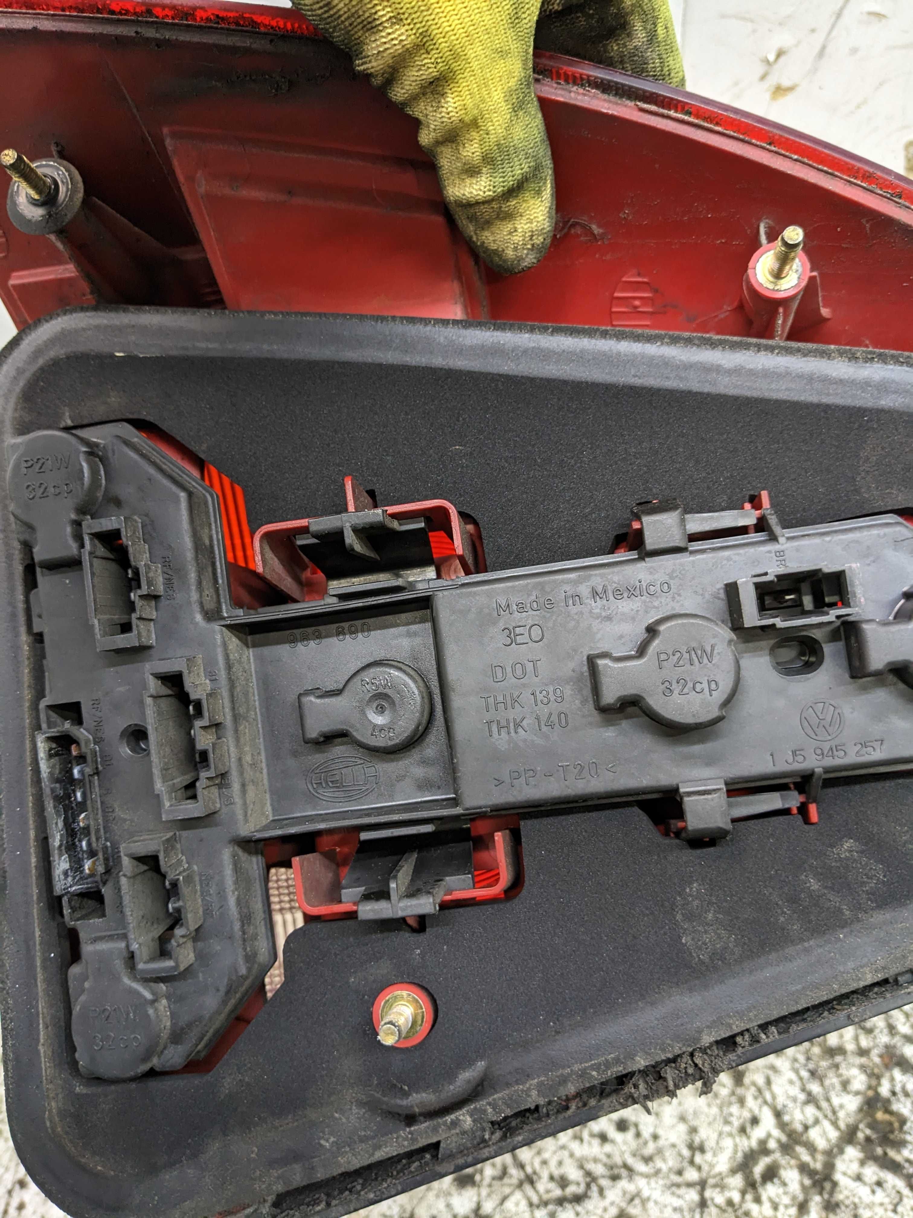 VW Volkswagen Bora Sedan Lampa Prawa Tylna Prawy Tył