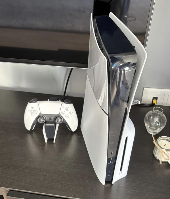 Playstation 5 Slim + 1 Comando + Base p/ Comando