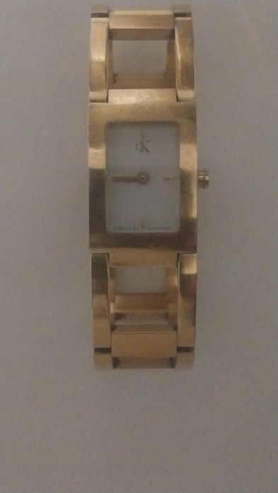 Продам оригинальные женские винтажные часы Calvin Klein.