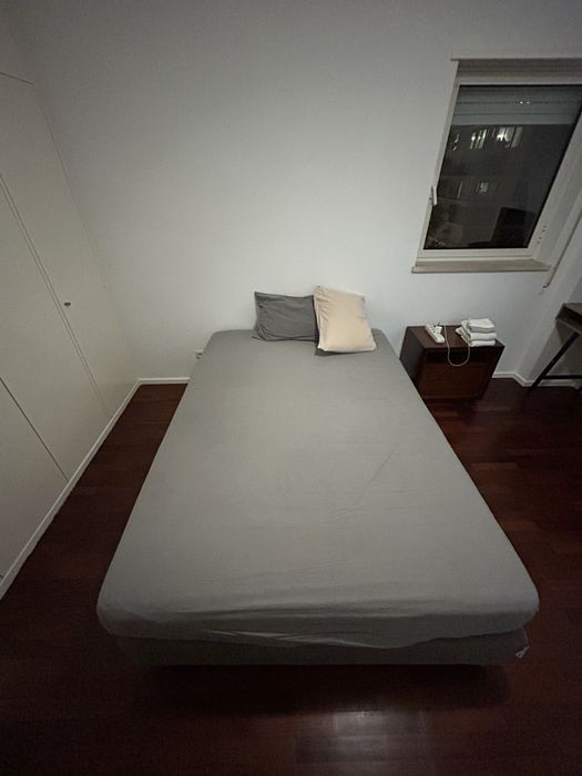Cama e colchão IKEA