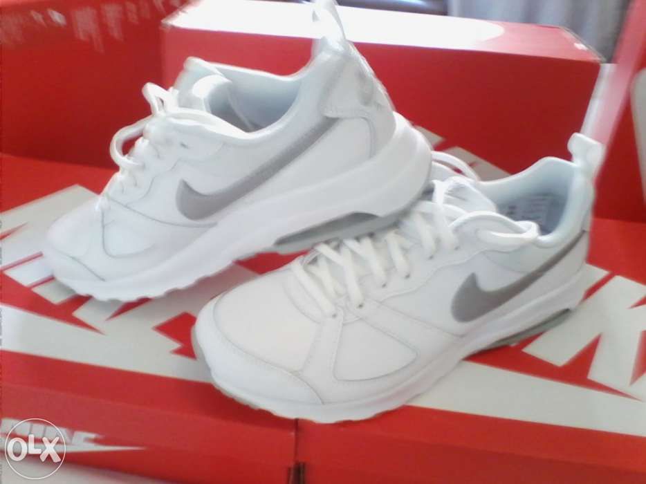 Nike air max brancos n.º 42 - novas e originais