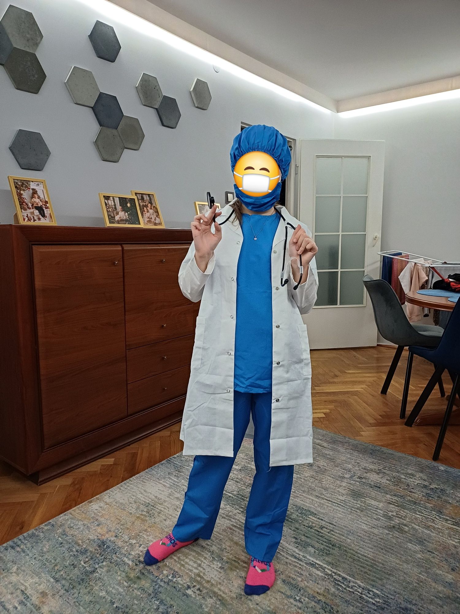 Kostium lekarza dla dzieci  140/146