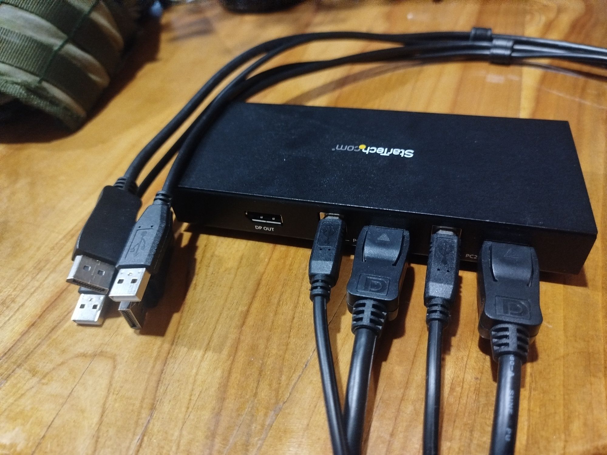 2-port DisplayPort KVM Switch 
2-port Displa