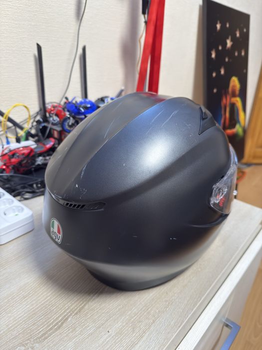 Продам мотошлем agv