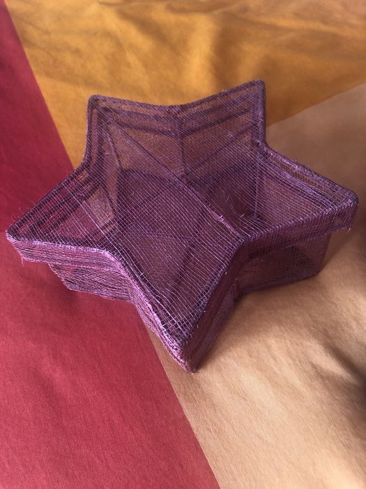 Conjunto decoração: Caixa com tampa; vela; castiçal