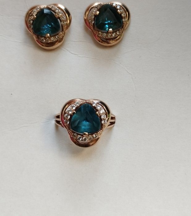 Золотий набір камінь топаз,колір Лондон Blue