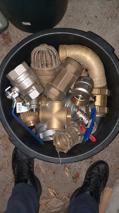 Tudo em latão. Material novo.