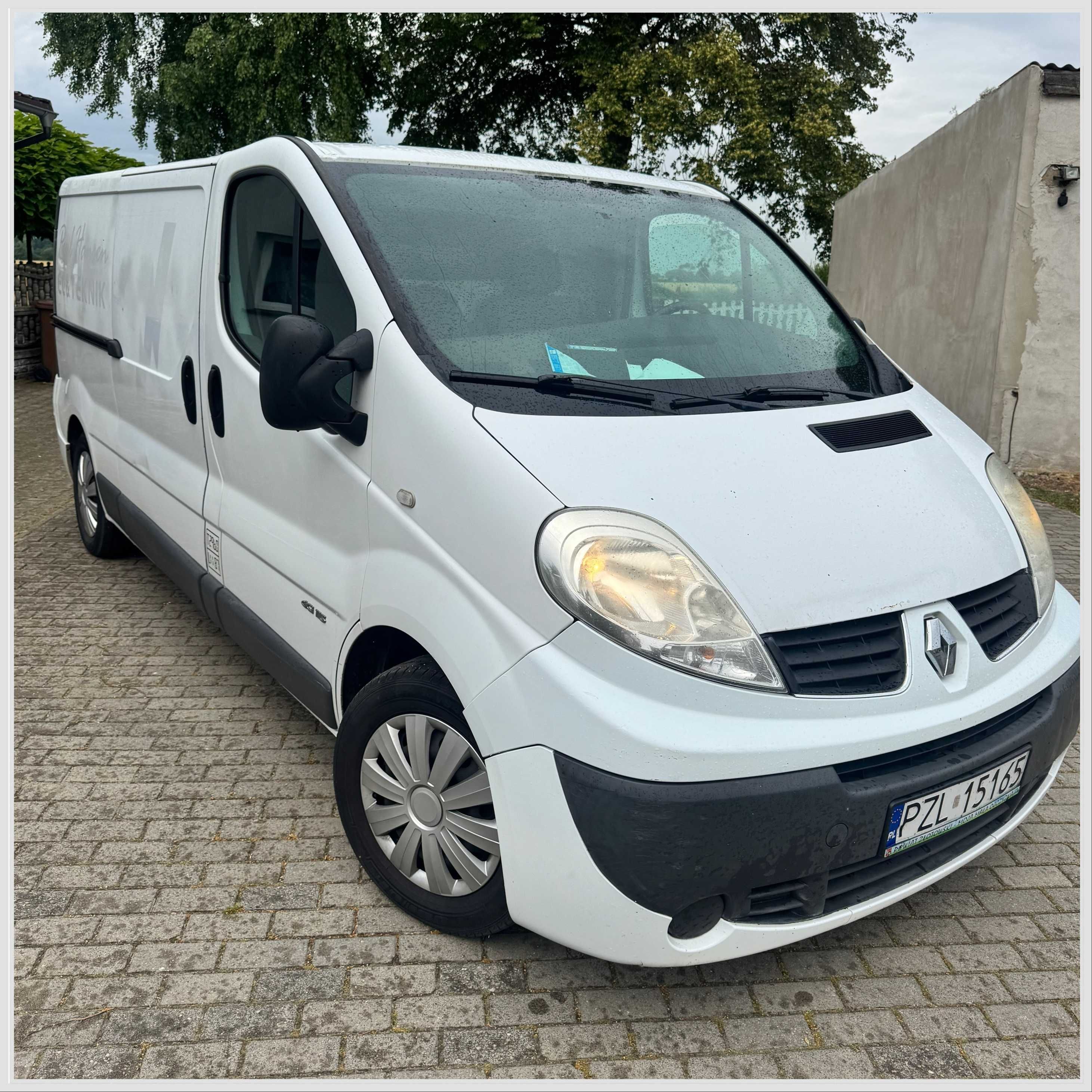 Wynajem auta dostawczego Renault Trafic 2.0 dCi LONG Furgon Bus
