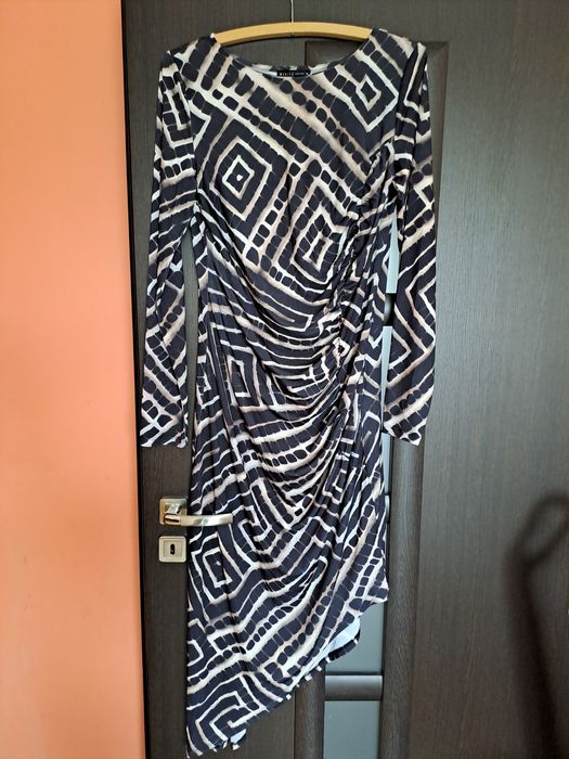 Sukienka , dół  sukienki po skosie