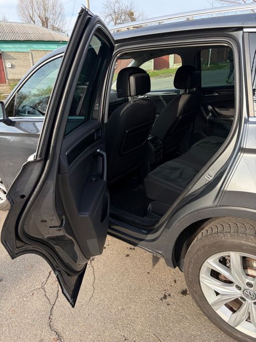 Продаж Volksvagen Tiguan 2.0 TSI AT ( 220 к.с.)  4Motion Торг
