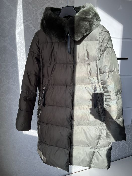 Пуховик з коміром кролячої шерсті зелений класика з капюшоном