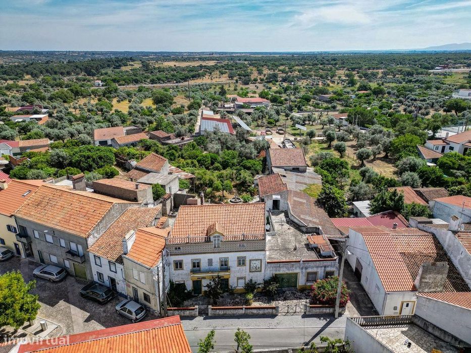 Moradia em Tolosa com 635m² e terreno com 1250m², para modernização to