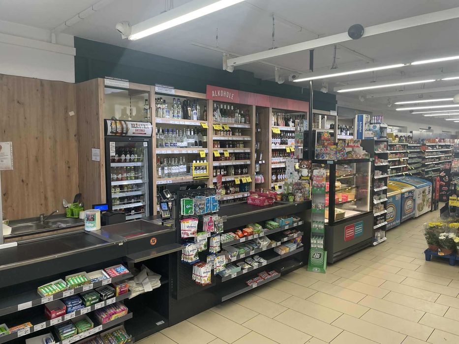 Sprzedam kompleksowe wyposażenie sklepu spożywczego