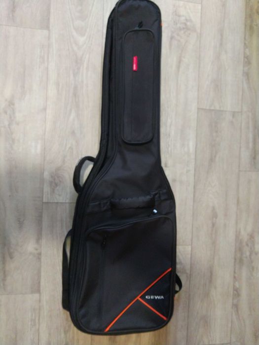 Чохол до електрогітари / Електрогітара