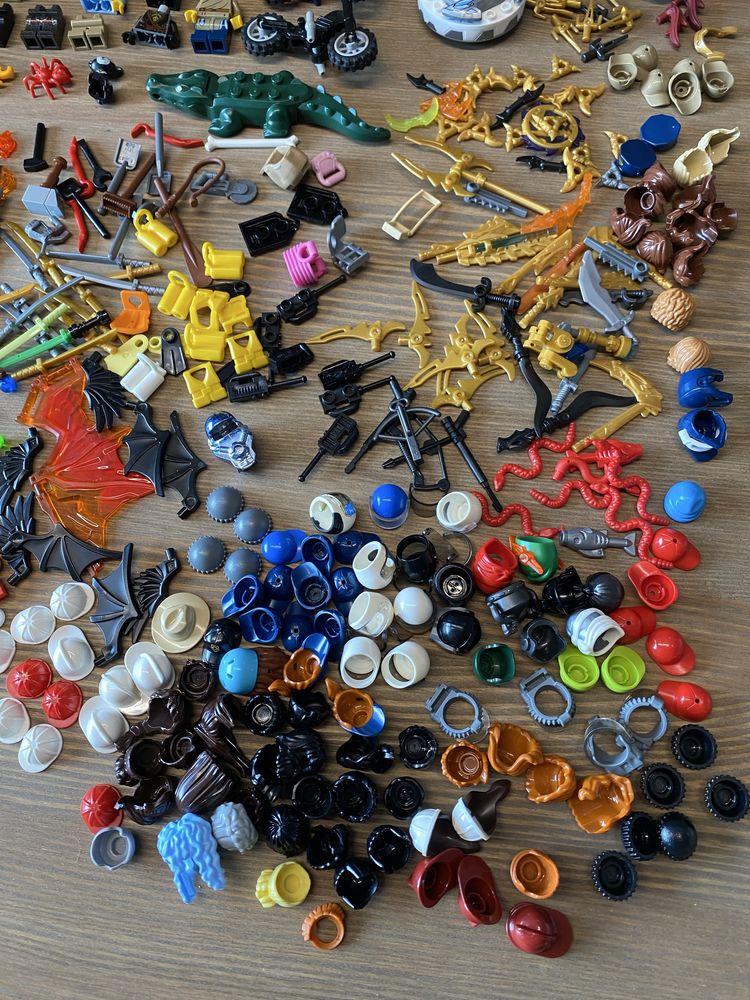 LEGO  мініфігуки, ціна за все, ЛОТ ,запчастини, акаесуари