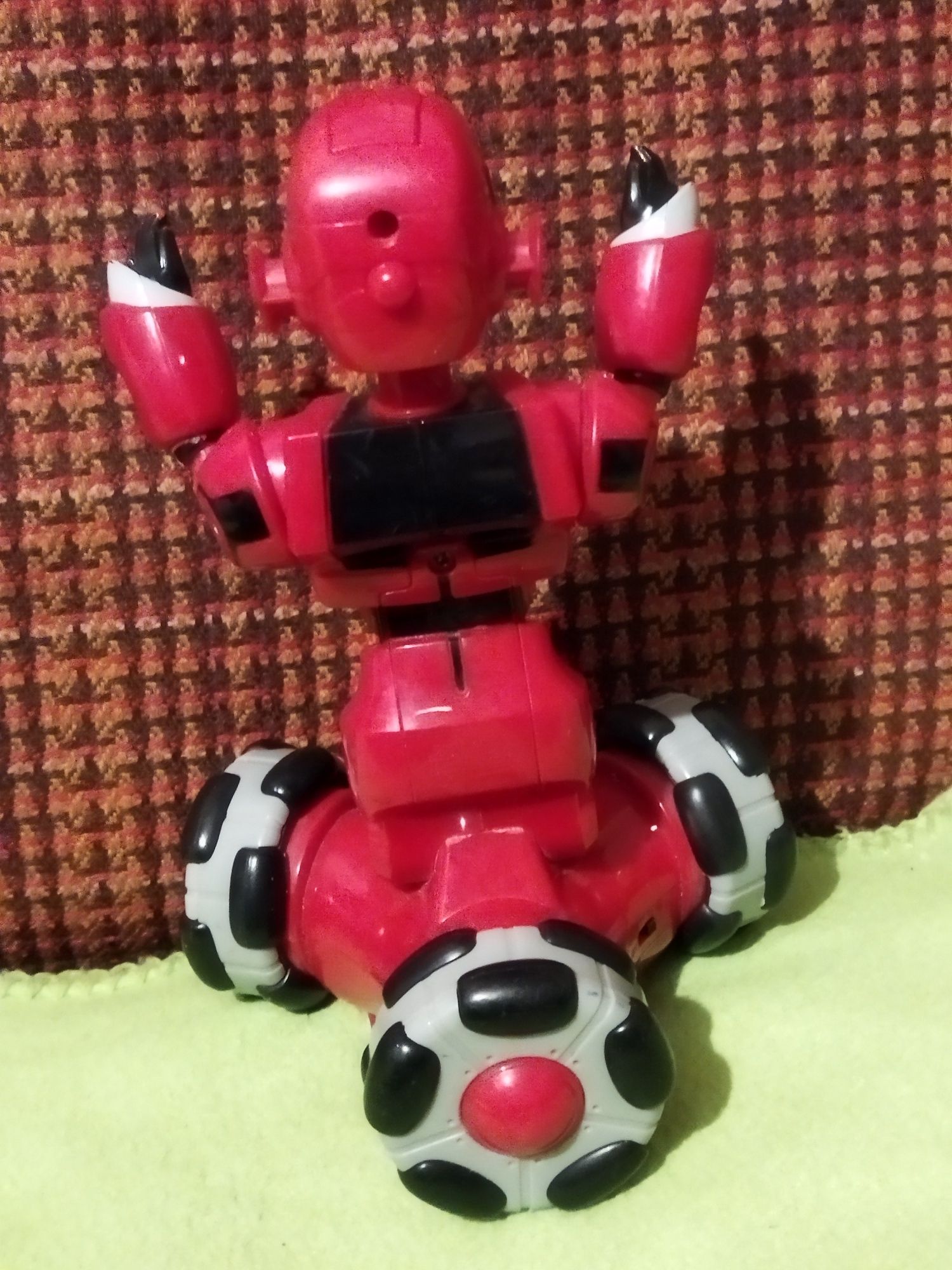 Робот игрушка пластик