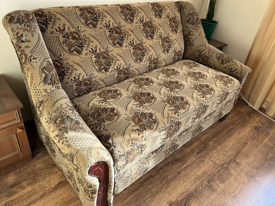 Розкладний велюровий диван