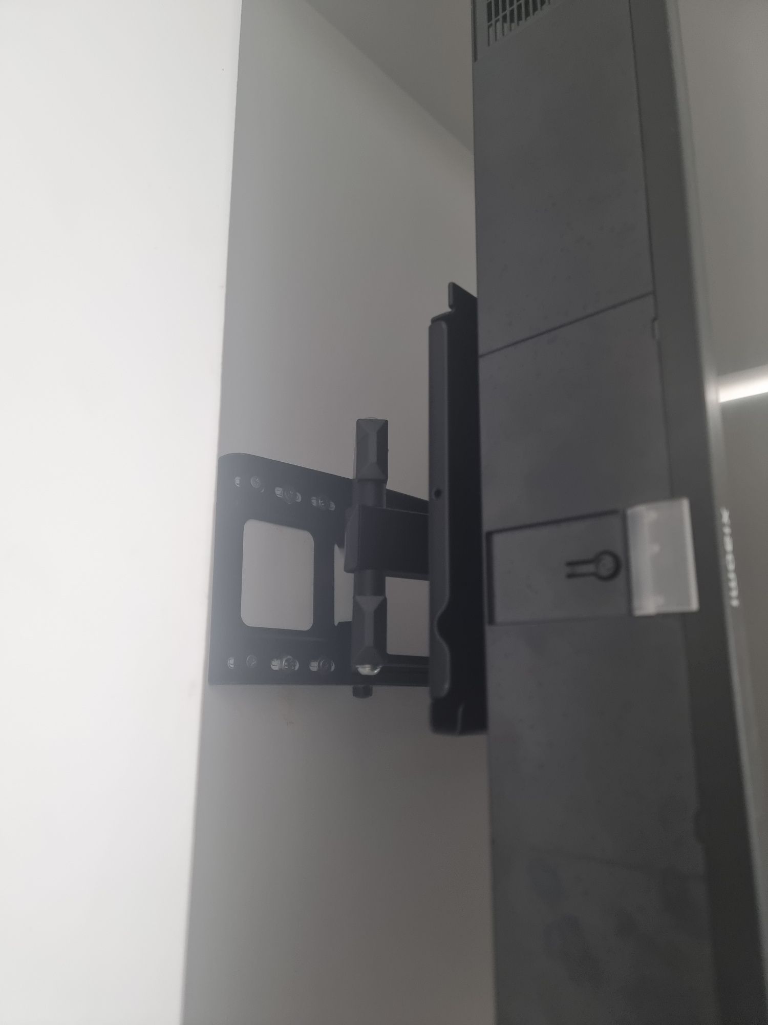 Smart TV xiaomi 140 cm com support mural