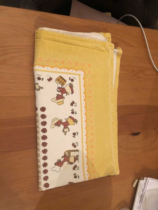 toalha quadrada pequena de mesa tons amarelo