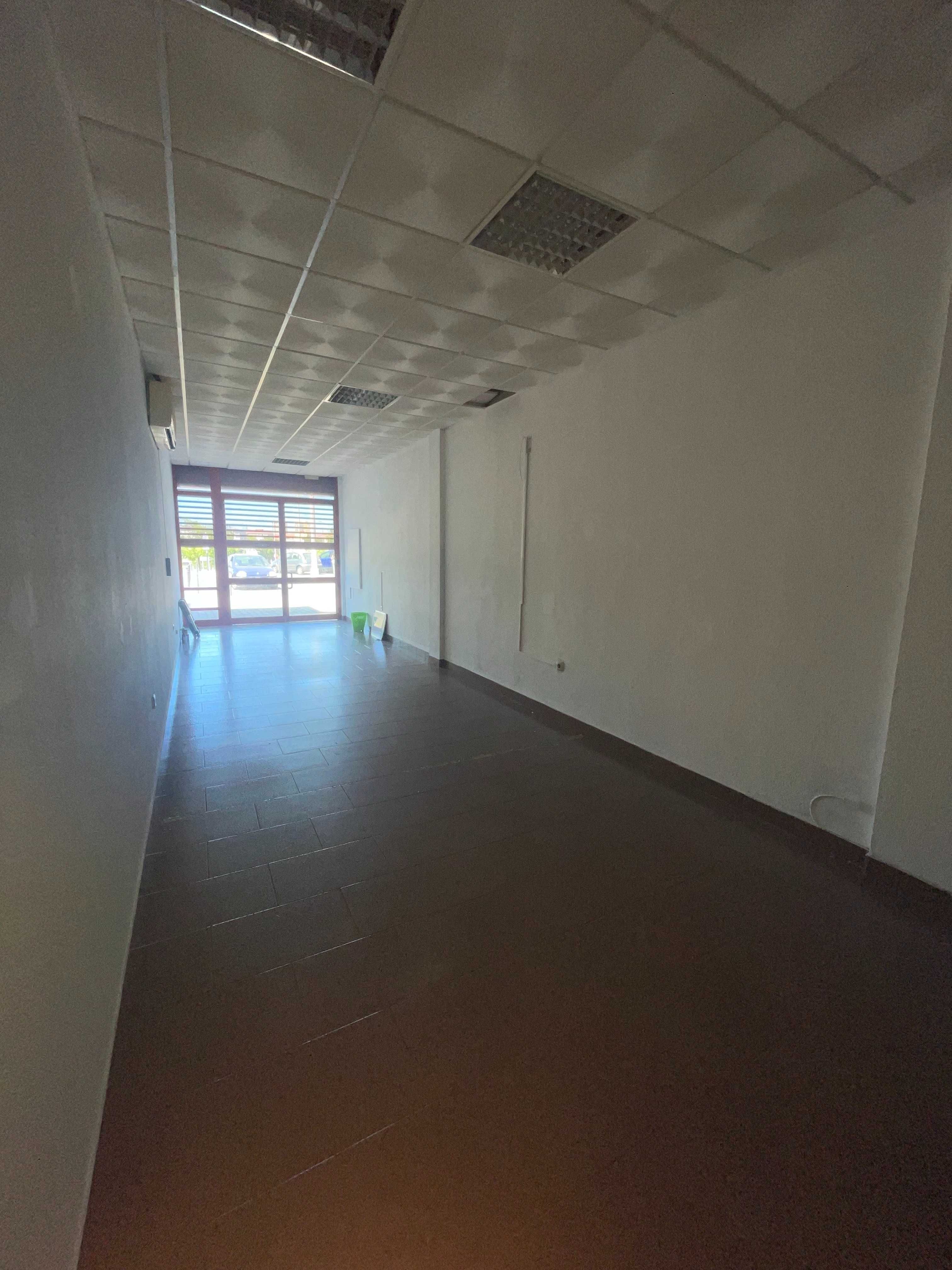 Loja para Alugar no Lavradio – Praceta dos Loios nº7 | 70m²