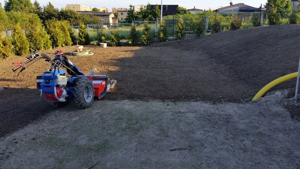 Nowy trawnik, zakładanie trawników, glebogryzarka separacyjna KATOWICE