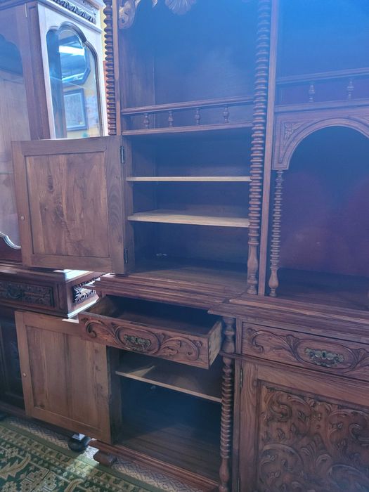 Móvel antigo em madeira maciça - Muito bom estado gera