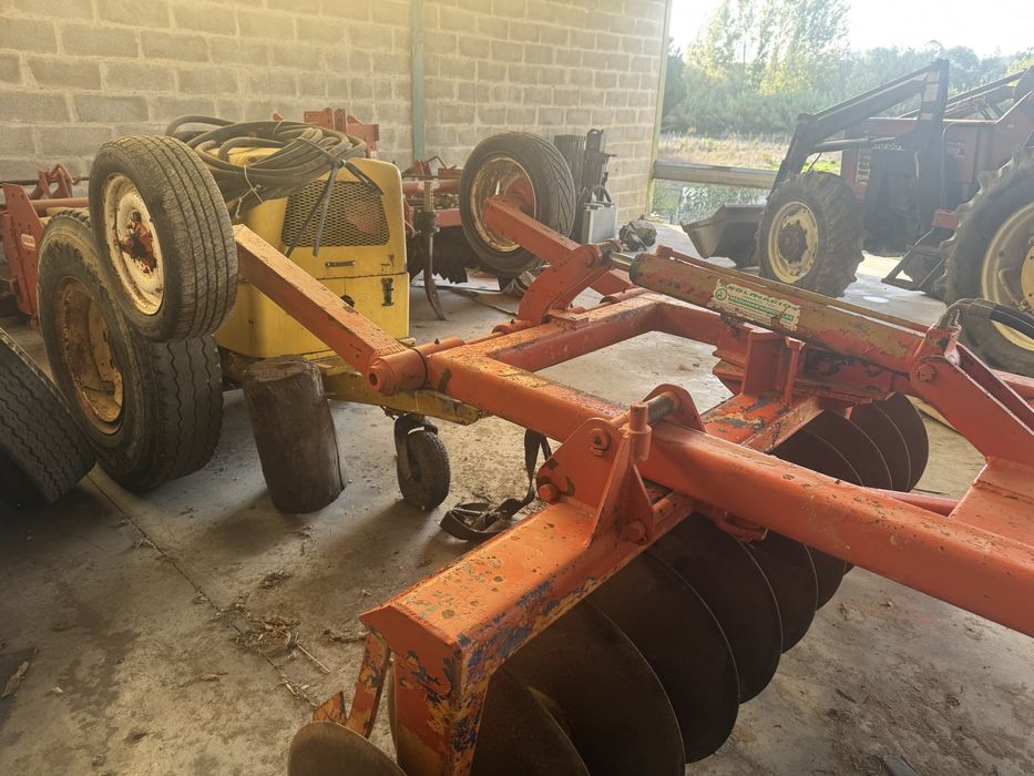 Tractor e alfaias agricolas