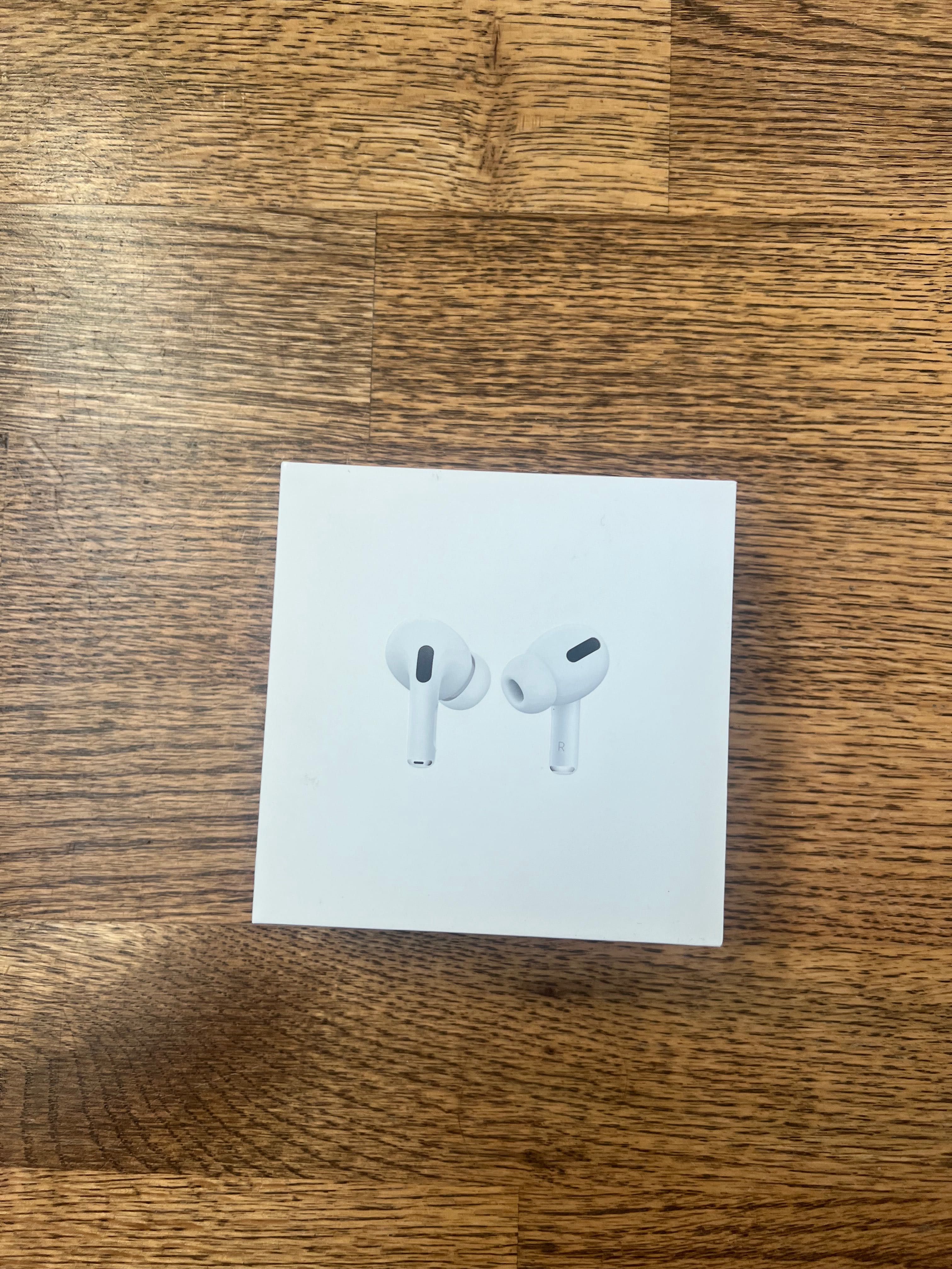 Продам Apple AirPods Pro MagSafe Charging Case